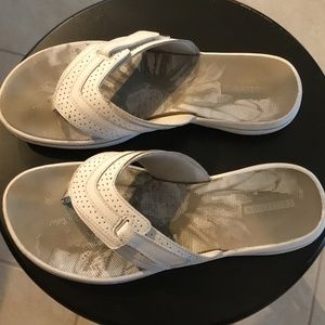 Clarks flip flops